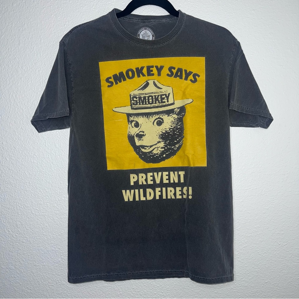 Vintage Smokey Bear tee - size Mens small 100% cotton